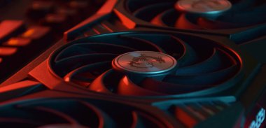 UKRAINE, KHARKIV, Kasım 14, 2022: MSI Geforce RTX 3090 Ti oyun X Trio grafik kartı, koyu arkaplan. PC ya da madencilik platformu kurmak için donanım bileşenleri.