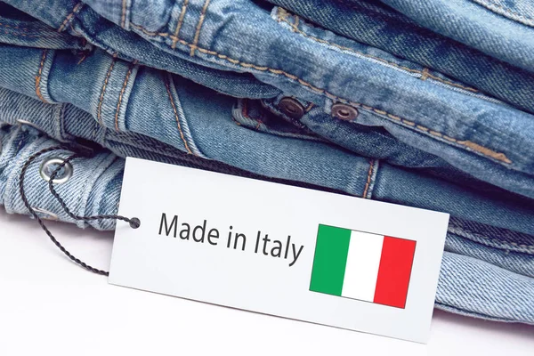 Szczegóły Niebieskie Dżinsy Etykieta Made Italy Liternictwo Koncepcja Zakupu Sprzedaży — Zdjęcie stockowe