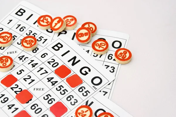 stock image Many wooden chips with numbers and cards for a board game of bingo or lotto on a light background. Russian Lotto has similar rules to the classic worldwide bingo game.