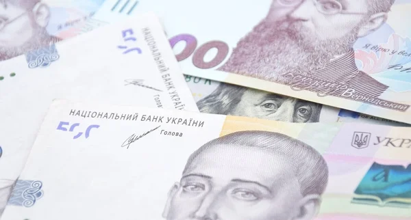 美元和乌克兰格里夫尼亚 美国在战争中向乌克兰提供援助的概念 汇率的概念 — 图库照片