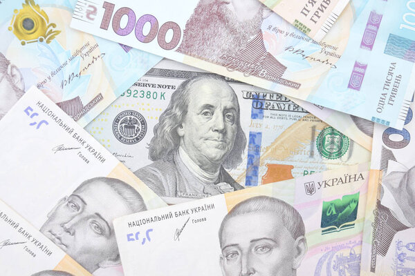 Американские доллары и украинская гривна. Концепция американской помощи Украине в войне. Концепция обменного курса.