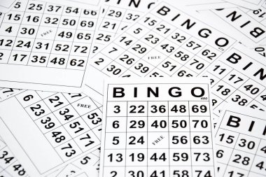 Hafif bir arka planda bir bingo ya da loto oyunu için çok kart var. Rus Lotosu dünya çapında klasik bingo oyunuyla aynı kurallara sahiptir..
