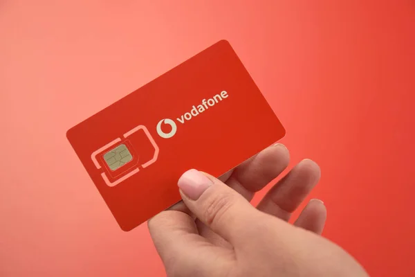 Харьков Украина Февраля 2023 Года Стартовый Пакет Vodafone Красном Фоне — стоковое фото