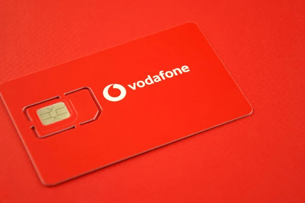 Харьков Украина Февраля 2023 Года Стартовый Пакет Vodafone Красном Фоне — стоковое фото