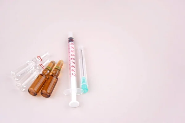 Mnoho Lékařských Ampulek Světlém Pozadí Koncept Léků Injekční Lahvičky Pro — Stock fotografie