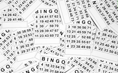 Hafif bir arka planda bir bingo ya da loto oyunu için çok kart var. Rus Lotosu dünya çapında klasik bingo oyunuyla aynı kurallara sahiptir..