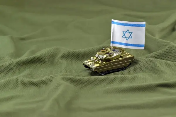 Ein Kampfpanzer Mit Der Israelischen Flagge Auf Einem Hintergrund Von Stockfoto
