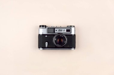 Kharkiv, Ukrayna, Kasım 02, 2023: 1970-1990 yılları arasında Ukrayna 'da üretilen Retro kamera FED-5-B. Eski model fotoğraf makinesi..