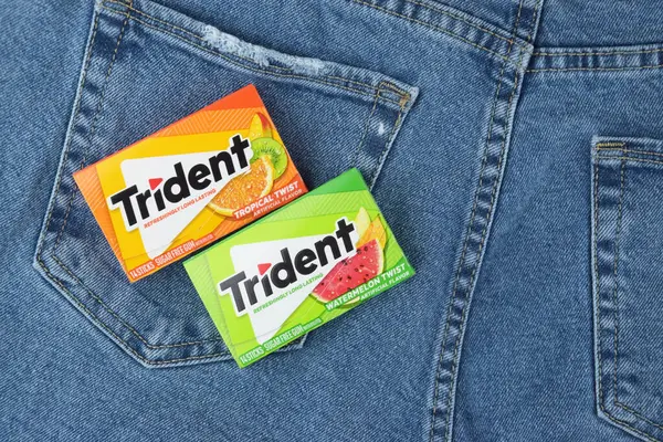 Stock image Kharkiv, Ukraine - February 10, 2023: Trident chewing gum on jeans background.