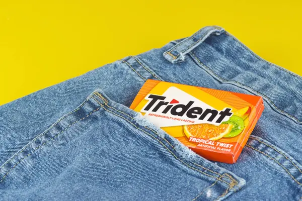 stock image Kharkiv, Ukraine - February 10, 2023: Trident chewing gum on jeans background.