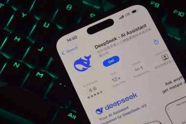 Kharkiv, Ukrayna - 28 Ocak 2025: Deepseek Ai logosu akıllı telefonda sergilenmektedir.