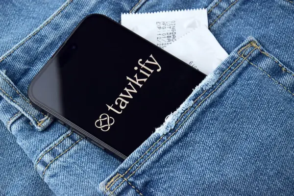 KHARKIV, UKRAINE - 12 Haziran 2024: Akıllı telefon ekranında flört uygulamasını Tawkify. Randevu ve aile kavramı.