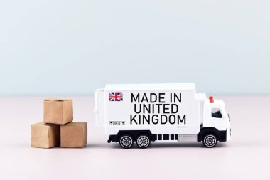 Kamyon ve kutular Birleşik Krallık 'ta yapılmış. Ticari tarifeler ve rekabet.
