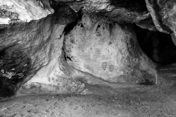 洞穴中古老的考古洞穴绘图 — 图库照片