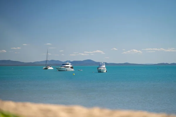 Barcos Una Playa Tropical Queensland Australia Verano — Foto de Stock