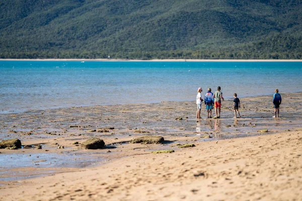 Weißer Sandstrand Queenland Australien Mit Booten Und Tourismus Sommer — Stockfoto