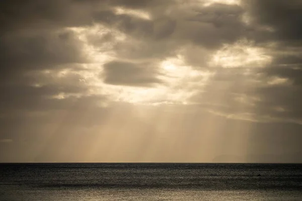 Rayos Dorados Una Puesta Sol Sobre Agua Océano Australia — Foto de Stock