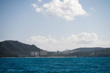 İlkbaharda Queensland Avustralya 'da tropik adalar ve süper yatlar