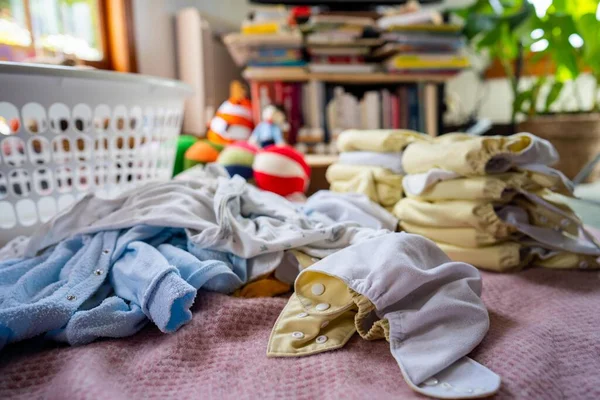 Lavar Dobrar Fraldas Fraldas Reutilizáveis Casa — Fotografia de Stock