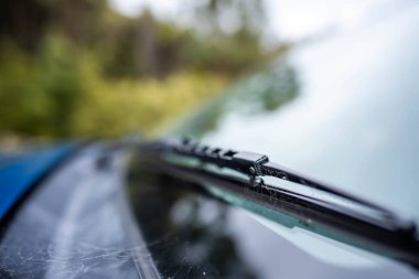 Auatralia 'daki bir arabaya cam sileceği yakın.