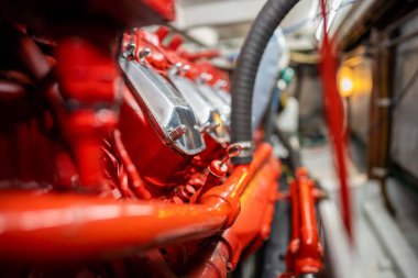 Bir teknenin makine dairesi. Avustralya 'da temiz ve düzenli.