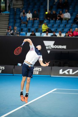 Orenburg, Rusya-Ekim 22, 2017: Bowling kulübünde basketbol oynayan tanımlanamayan bir atlet