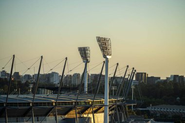 Avustralya 'da yaz aylarında tenis turnuvasında oynayan profesyonel bayan sporcu.
