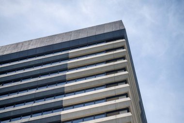 Avustralya 'da tenis maçı izleyip Melbourne Avustralya' da yemek yiyip içiyorlar.