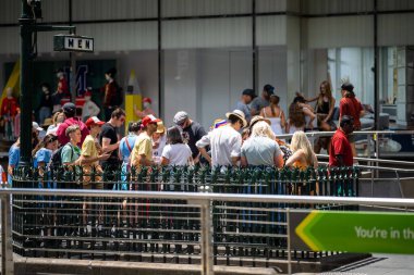 Şehirdeki insanlar,