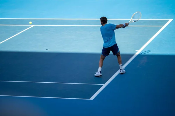 Tenisz Rajongó Néz Egy Tenisz Meccs Ausztrál Nyitott Eszik Élelmiszer — Stock Fotó