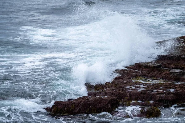 Dağlarda Deniz Dalgaları — Stok fotoğraf