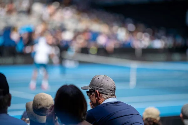 Γυναίκα Επαγγελματίας Αθλητής Τένις Παίζει Ένα Γήπεδο Ένα Τουρνουά Τένις — Φωτογραφία Αρχείου