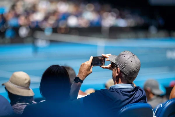 Tennis Fan Watching Tennis Match Australian Open Eating Food Drinking — 图库照片