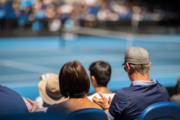 Tennis Fan Watching Tennis Match Australian Open Eating Food Drinking — Stock Photo, Image