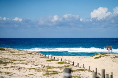 Yazın güzel beyaz kumlu Avustralya plajı