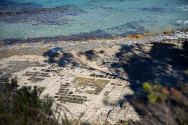 Tazmanya Avustralya 'da tesselleştirilmiş kaldırım turistlerin keşfiyle