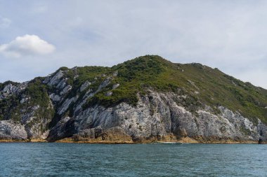 Avustralya kıyılarındaki güzel kayalık dağlar ve uçurumlar 