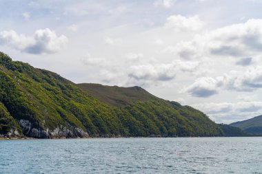 Avustralya kıyılarındaki güzel kayalık dağlar ve uçurumlar 