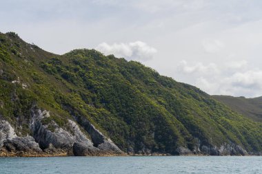 Avustralya kıyılarındaki güzel kayalık dağlar ve uçurumlar 