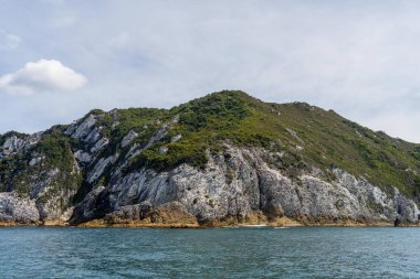 Avustralya kıyılarındaki güzel kayalık dağlar ve uçurumlar 