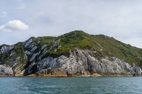 Avustralya kıyılarındaki güzel kayalık dağlar ve uçurumlar 