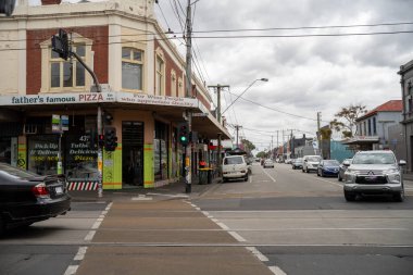 Sydney Yolu Melbourne 'da trafik sıkışıklığı olan insanlar yaz aylarında hippilerle Melbourne' da bisiklet sürüyorlar.