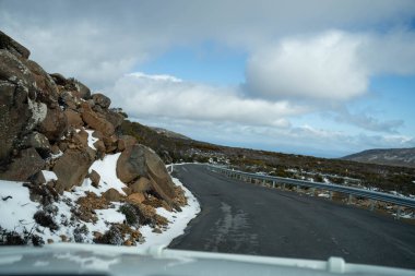 Kunanyi Dağı Wellington kışın Hobart 'ın üzerinde kar ve buzla kaplıdır.