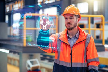 Mühendis, bakım, onarım veya teftiş gibi titiz görevlere dalmış bir tren ve demiryolu garajının dinamik ortamında yakalanır..