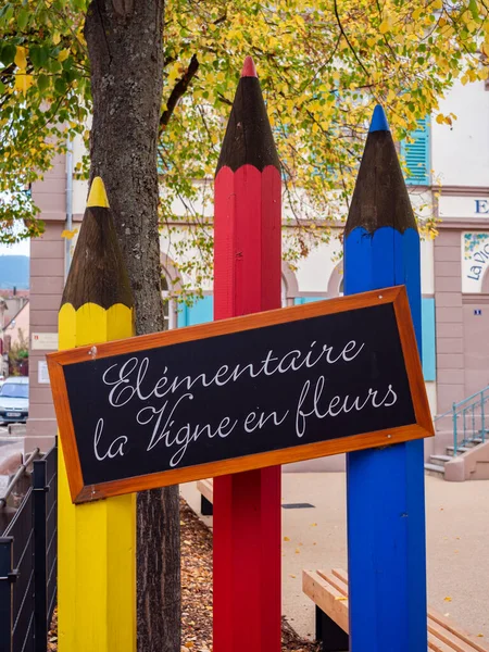 Eguisheim Francie Října 2022 Rozkvetlá Základní Škola — Stock fotografie