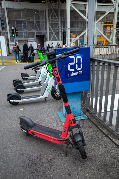 Zürich Schweiz Oktober 2022 Abgestellte Scooter Und Eine Box Für — Stockfoto