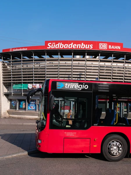 Fribourg Brisgau Allemagne Avril 2022 Bus Rouge Triregio Qui Rassemble — Photo