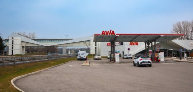 Romagnieu, Fransa - 2 Mart 2023: Isere Bölümü 'ndeki servis istasyonu Aire de Romagnieu