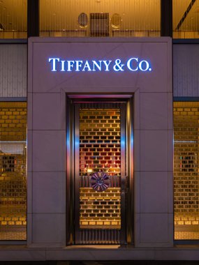Frankfurt am Main, Almanya - 29 Ocak 2023: Tiffany Co lüks bir mücevher ve özel tasarım evidir.