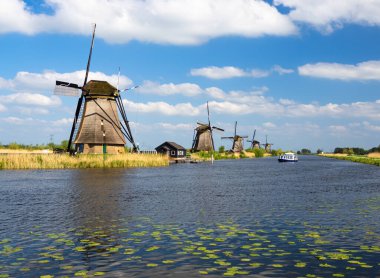 Kinderdijk 'teki yel değirmenleri Hollanda' nın Güney Hollanda eyaletinde yer alan Alblasserwaard polderinde 19 adet anıtsal yel değirmeni grubudur..